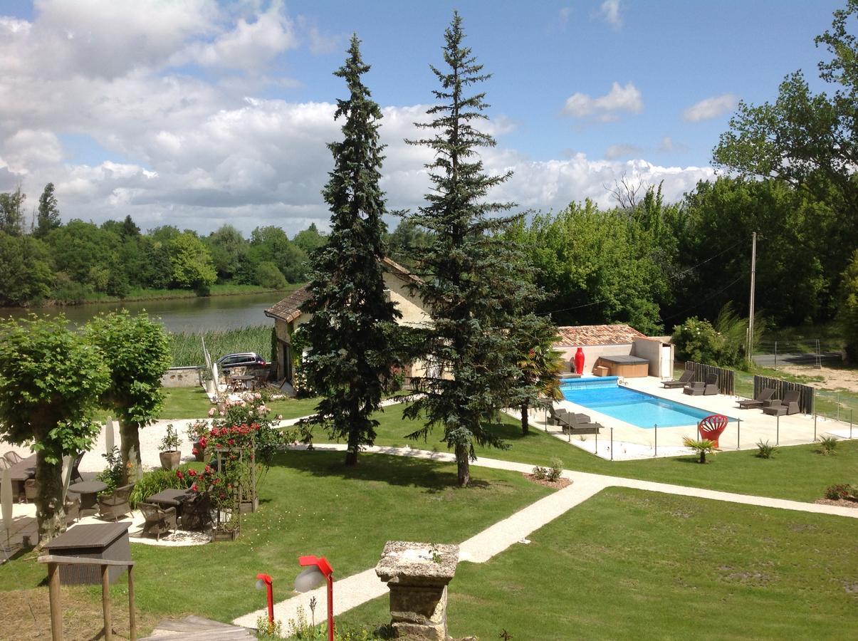 Chateau De Courtebotte Saint-Jean-de-Blaignac Екстериор снимка